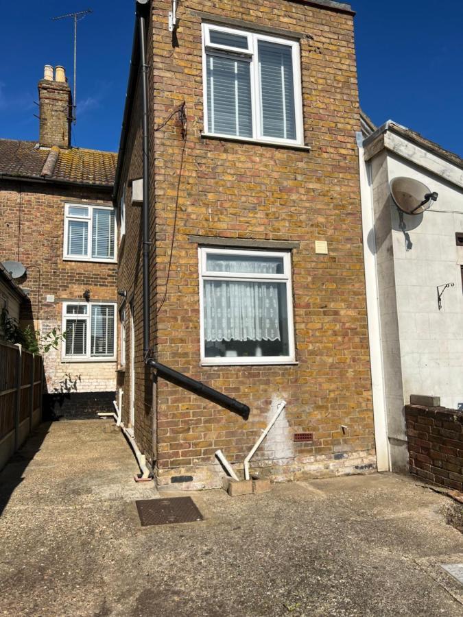 Crown Road * Sittingbourne